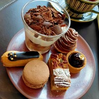 ザ タヴァン グリル＆ラウンジ - 