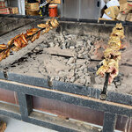 糸島フリフリチキン - めちゃ大きな焼き場！