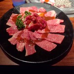 炭火焼肉一升びん - 松阪肉セット