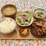 ちょい呑み食堂tutini - 一汁三菜日替り定食 780円