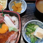 スタミナ丼セット950円（ご飯大盛り無料）