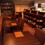 家庭料理 きんどん - カウンター8席、テーブル席4人席×5組
