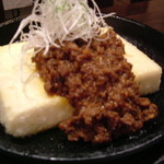 家庭料理 きんどん - ピリ辛の肉味噌が乗っかった【豆腐ステーキ】