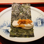 富小路 やま岸 - ☆平貝とこのこ、ばちこ磯部焼き。海苔は対馬産の高級海苔。
      ◎お皿は作陶家でもある加藤静充先生の作品。