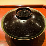富小路 やま岸 - ☆ 椀の蓋の水滴は、懐石のおもてなしの精神に由来している。