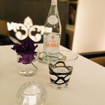 ラ ベデュータ - さりげなくテーブルに置かれた花とキャンドル♡