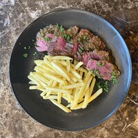 牛ハラミのステーキ オニオンソース
