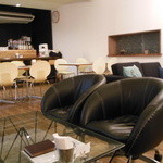 カフェ　アインシュタイン - 座り心地の良いソファー