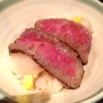 神保町 傳 - □宮崎牛ロースのステーキ御飯です！