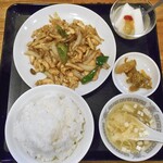 Hoseiken - 鶏胸肉・玉葱・舞茸の黒胡椒炒め（ご飯大盛）