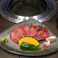 近江牛専門店 万葉 まえだ亭 - 