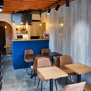 A stylish space for adults to enjoy the Okinawan atmosphere. Power supply and Wi-Fi available