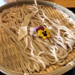 カレー独歩ちゃん - うどんにもエディブルフラワー