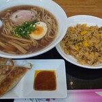 喜楽 - 半チャン餃子セット 醤油ラーメン