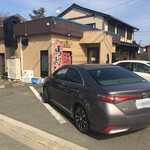 すえ吉 - 専用駐車場はお店の前や横に５〜６台かな