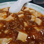 東天閣 - 麻婆豆腐の向こうにライス