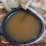 あじわい食堂 - みそラーメンのスープ