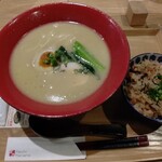 ハチ花乃 - 濃厚鶏白湯 鶏五目ご飯