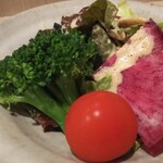 焼鳥 煌 - お通しのサラダ