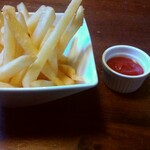 窯右衛門 - 山盛りフライドポテト。
