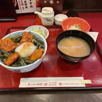 北海道料理 ユック - 鮭と山菜のうま辛丼