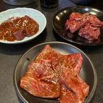 本格焼肉 寿香苑 あまつぼ - 手前のが確か大トロース