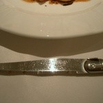 ラ ターブル ド クラージュ - ナイフはラギオール。