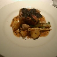 ラ ターブル ド クラージュ - 「お肉料理」　仔牛とフォアグラのパリパリ包み。トリュフが乗っています。マディラソースで。