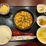 中華料理 北京飯店 - 麻婆豆腐定食(750円)です。