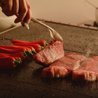 ◎엄선한 와규를 최고 맛에. 맛 성분을 부수지 않는 熔岩焼이란?