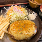 お食事処 桜ばな - ハンバーグ定食 オニオンソース870円
            チーズトッピング100円