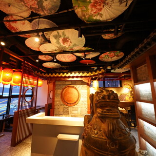 歴史をめぐる中華の旅♪四川文化が垣間見える内装は圧巻！