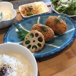 ゆいーと - オープン当初より人気の豆腐を長芋のコロッケﾌﾟﾚｰﾄ（Aランチ）