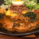 SPICY CURRY 魯珈 - 青森産のあべどり使用の鶏せせりがプルンプルン！！