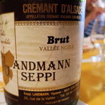 ジョンティ - セピ・ランドマン　クレマンダルザス1993×3
      なんと！20年近く経過した
      アルザスの泡ですよ！！
      私もここまで古いのは呑んだ事ないなぁ〜
      これがもう、ウマウマでビックリ！
      