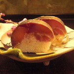 鯖ずし。鯖と舎利は贅沢にも1:1の黄金比。