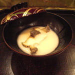 車力門 ちゃわんぶ - 白味噌仕立ての鮑の椀。