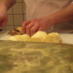 車力門 ちゃわんぶ - 筍剥き剥き…