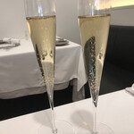 レストラン ラ・フロレゾン・ドゥ・タケウチ - 乾杯のシャンパン。
            Sちゃん、お誕生日おめでとうーー♪