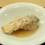 馳走 山傳 - 甘鯛のうろこ焼き。うろこパリパリで身はふっくら