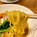 中華キッチン 桂林 - 黄色縮れ麺の茹で加減ジャスト､ウマイ