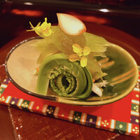 日本料理 直 - 山菜梅肉和え
                    見えませんが赤貝がいます