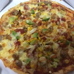 ピザポケット - 料理写真:アボカドとチキンケバブのピザ