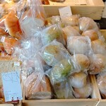 熊鰹商店 - 左がアデムク亭、真ん中と右がOTO.PANです。