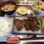 Koube Sutekihausu Wagou - フィレステーキ。お肉増量