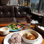 コンシールカフェ ミヤマスザカ - オニオングラタン煮込みハンバーグ　900円
ライス大盛無料