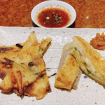 焼肉 スタミナ苑 - チヂミ2種
      海鮮チヂミ＆豚バラ肉チーズチヂミ