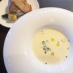 Brasserie Noix - 季節のスープとパン (パンはおかわりできます)