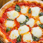 Queen's Pizza Margherita