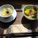 VEGECAFE LOTUS - 玄米ランチのサラダとスープ